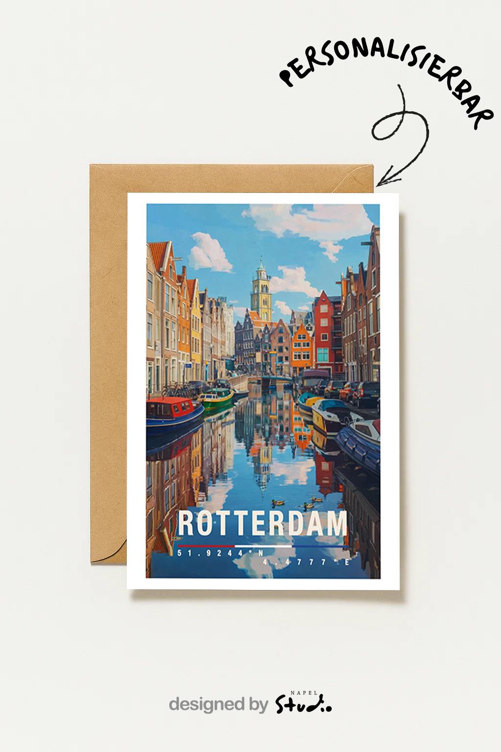 Diese Grußkarte zeigt eine idyllische Gracht in Rotterdam mit spiegelndem Wasser, bunten Häuserfassaden und Booten. Die detailreiche Illustration fängt die ruhige Atmosphäre der niederländischen Wasserstadt ein und vermittelt ein Gefühl von Reise, Entschleunigung und urbaner Romantik. Perfekt als Grußkarte, Reisekarte oder Erinnerung an die Niederlande.