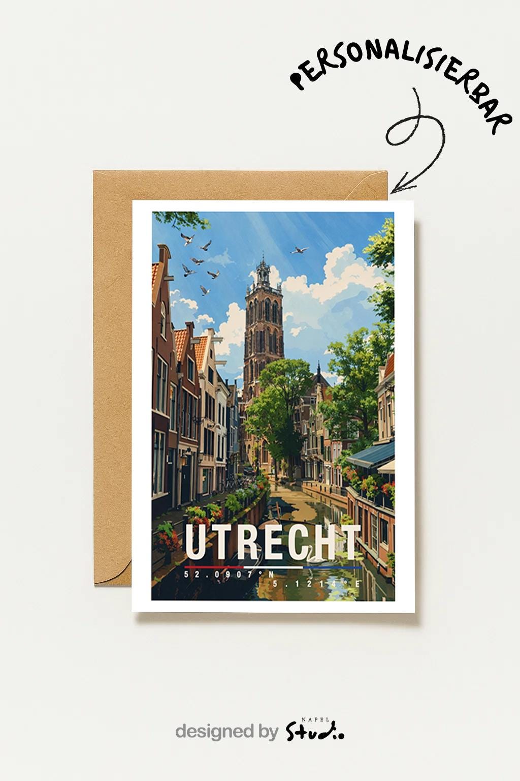 Diese Grußkarte zeigt eine malerische Gracht in Utrecht mit historischen Häusern, Booten und dem markanten Domturm im Hintergrund. Die Illustration vermittelt Ruhe, Geschichte und typisch niederländisches Stadtgefühl – ideal als stilvolle Reisekarte oder persönlicher Gruß aus Utrecht.