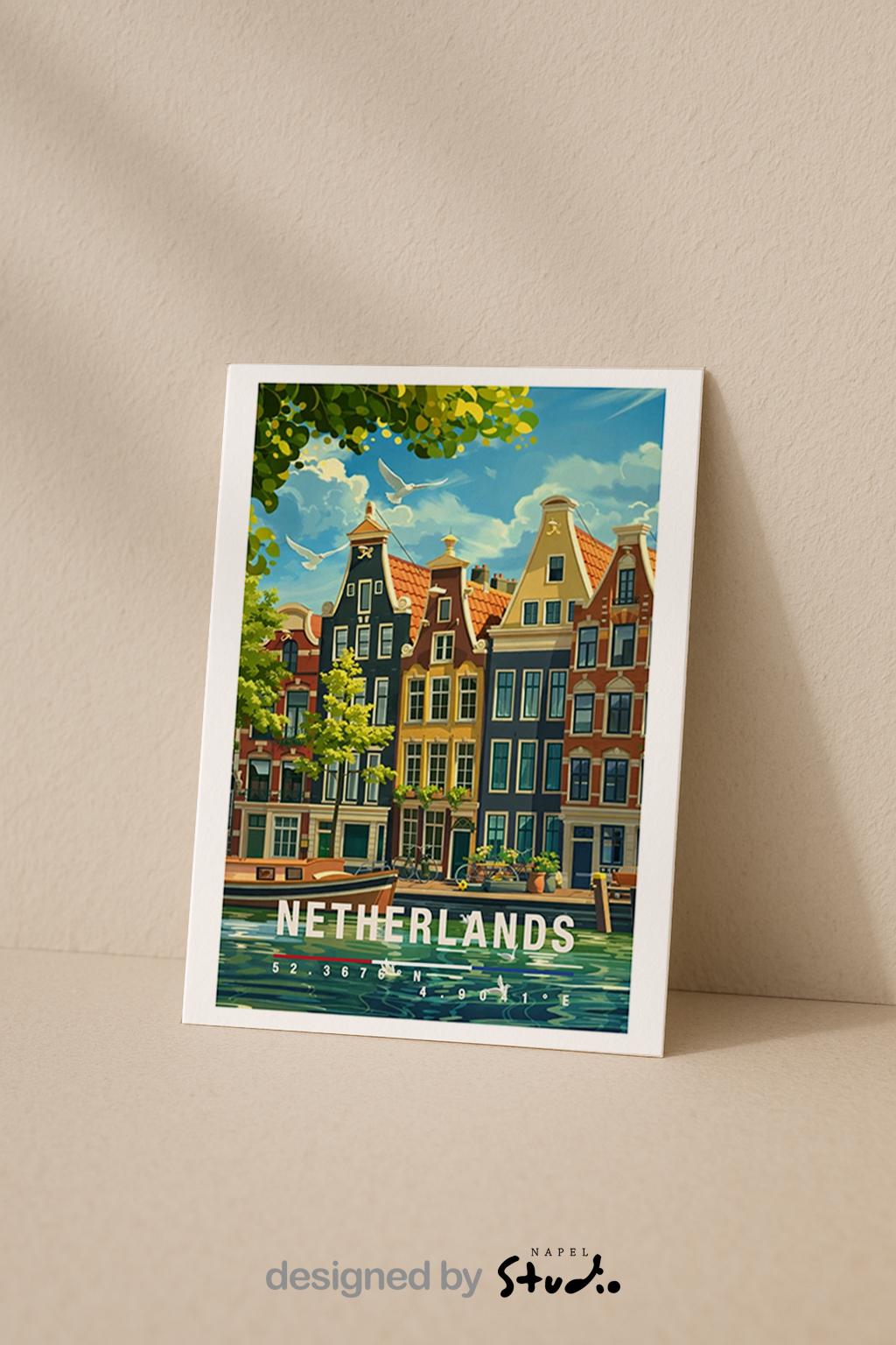 Diese Grußkarte zeigt klassische niederländische Grachtenhäuser mit spiegelndem Wasser, Booten und grünen Akzenten. Die Illustration steht symbolisch für die Niederlande und vermittelt Ruhe, Architektur und europäisches Stadtflair – ideal als allgemeine Reisekarte oder stilvoller Gruß.