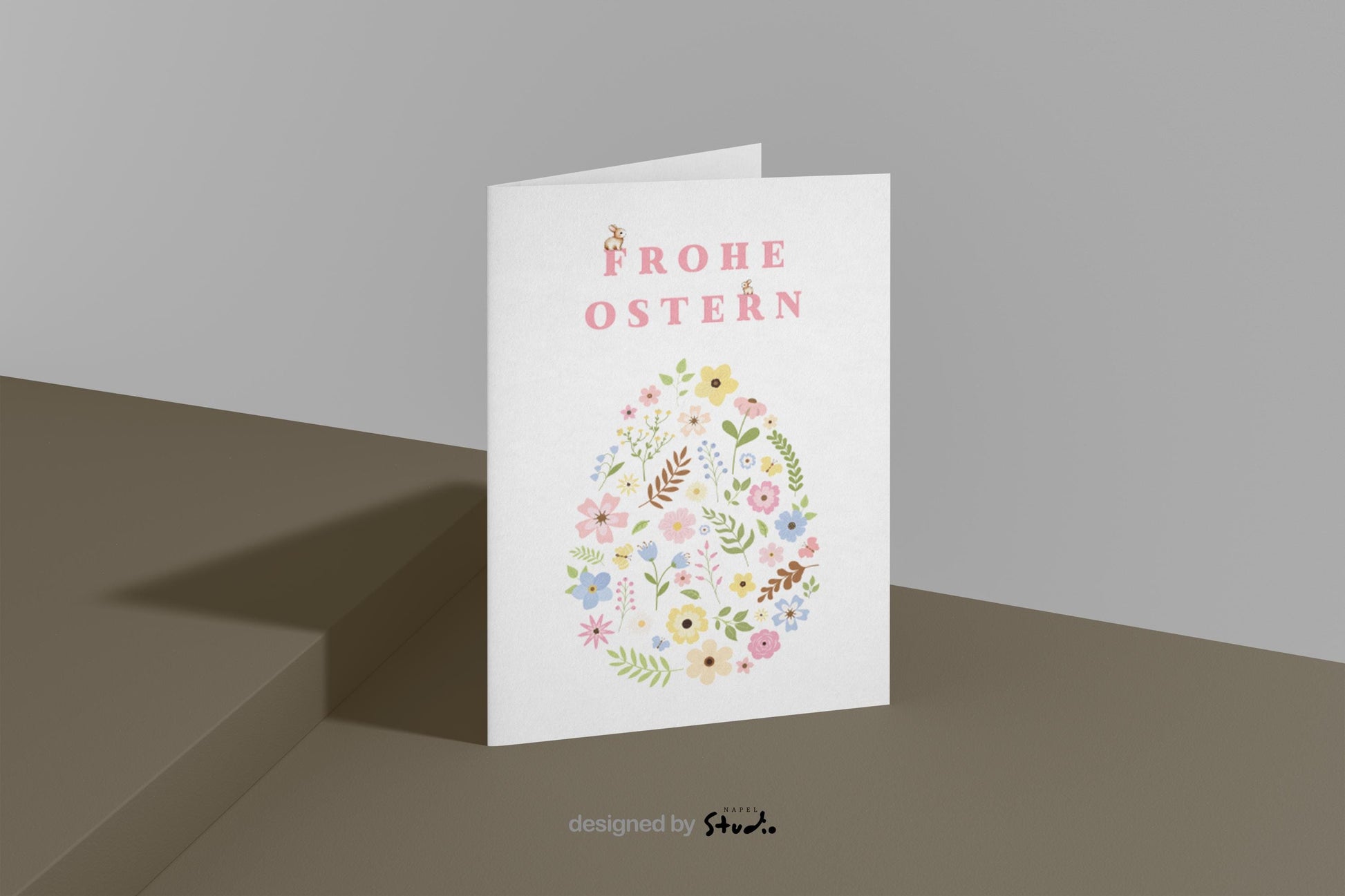 Zarte Oster Grußkarte mit floraler Illustration in Form eines Ostereis, feine Blumen und Blätter in sanften Pastellfarben, minimalistisches und elegantes Design, ideal als stilvolle Osterkarte für Familie, Freunde oder Kollegen, perfekte Frühlingskarte mit liebevollem Charakter.