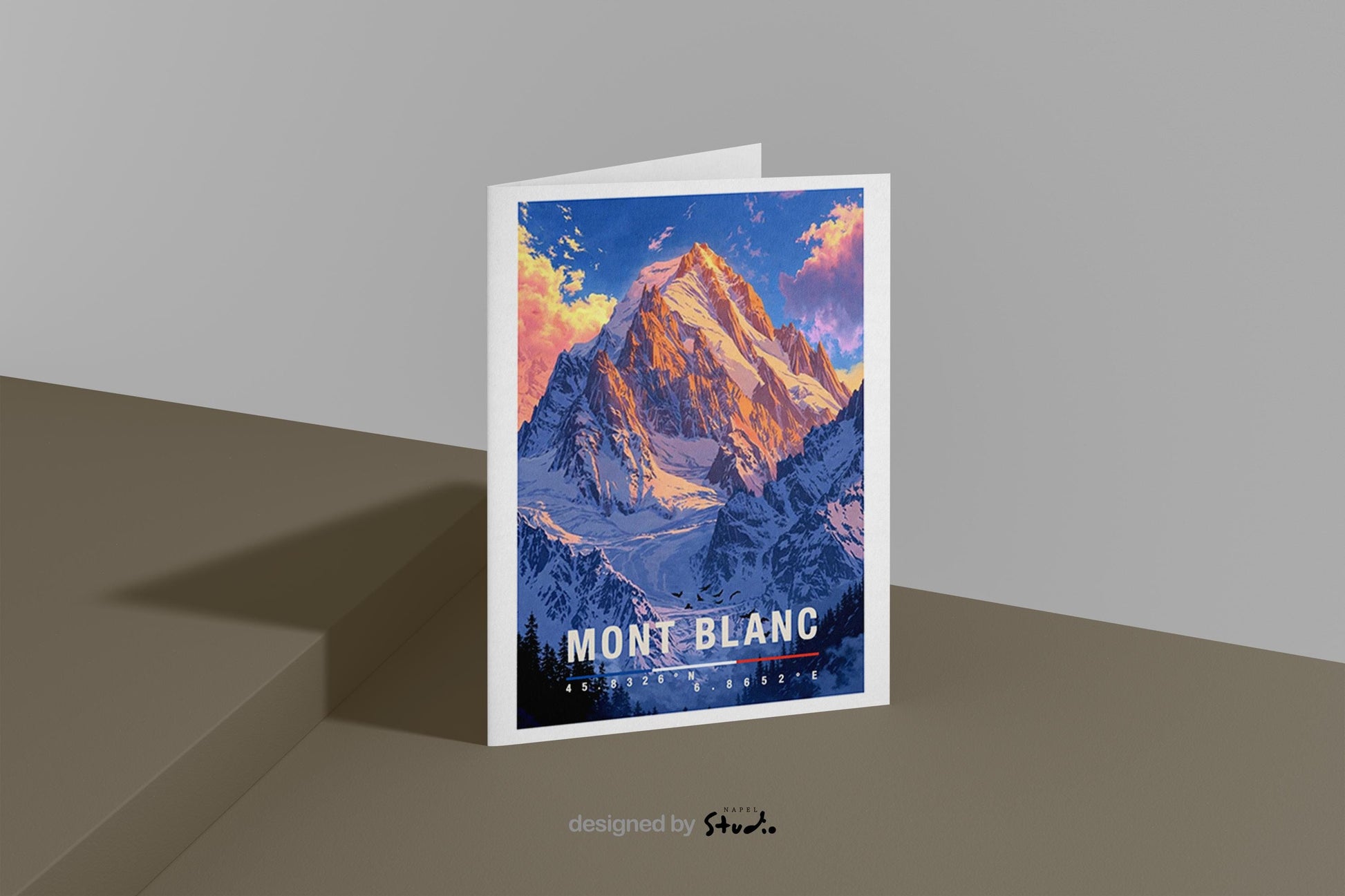 Illustrierte Grußkarte mit Mont-Blanc-Motiv zeigt den majestätischen, schneebedeckten Berg vor einem farbenfrohen Himmel in sanften Blau- und Rosatönen. Die detailreiche Darstellung der Alpenlandschaft vermittelt Naturverbundenheit, Weite und Abenteuerlust. Diese Karte eignet sich perfekt als Reise-Grußkarte, Naturmotiv oder Geschenk für Bergliebhaber, Wanderfreunde und Menschen mit einer besonderen Verbindung zu den französischen Alpen.
