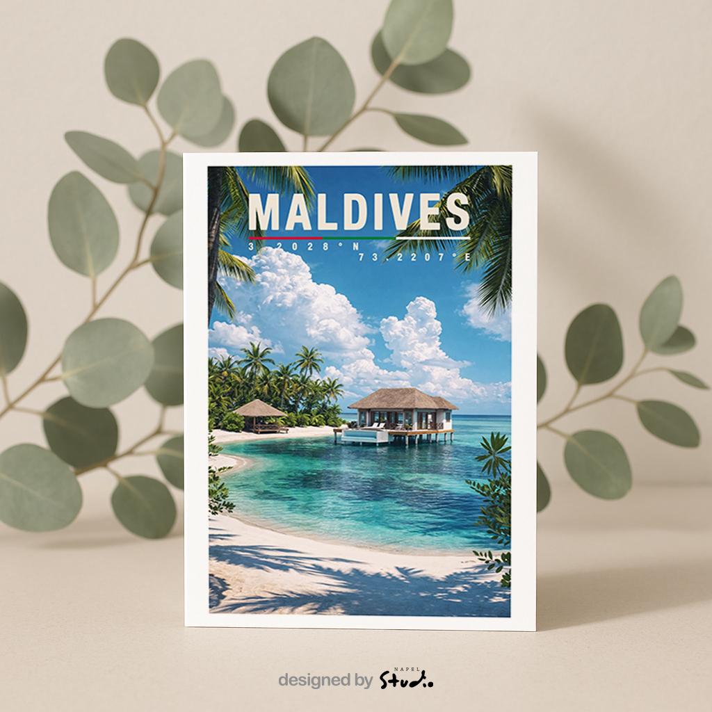 Illustrative Grußkarte mit traumhaftem Maldives-Motiv: türkisblaues, kristallklares Meer, weißer Sandstrand und elegante Wasserbungalows auf Stelzen, umgeben von Palmen und tropischer Natur. Die harmonische Farbpalette vermittelt Ruhe, Exklusivität und Fernweh. Ideal als Grußkarte für Reisebegeisterte, Hochzeiten, Flitterwochen, Geburtstage oder als besondere Urlaubs- und Glückwunschkarte mit Insel-Feeling.