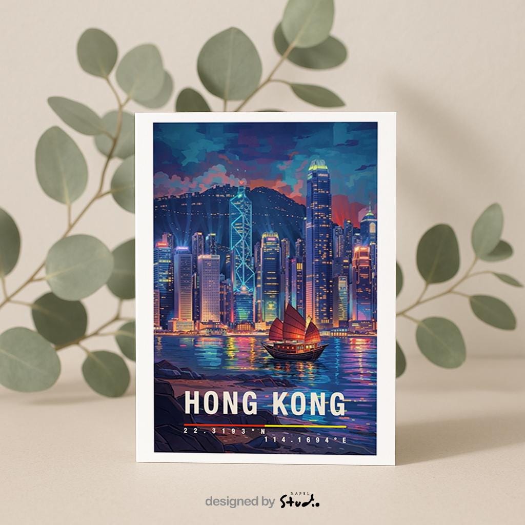 Moderne Grußkarte mit einer farbenfrohen Skyline von Hong Kong bei Nacht. Hochhäuser spiegeln sich im Wasser, Neonlichter und Wolkenkratzer erzeugen eine dynamische, urbane Atmosphäre. Die Illustration steht für Großstadtleben, Energie und modernes Asien. Ideal als Reisegrußkarte, City-Liebhaber-Karte oder als stilvolle Grußkarte für Fans internationaler Metropolen.