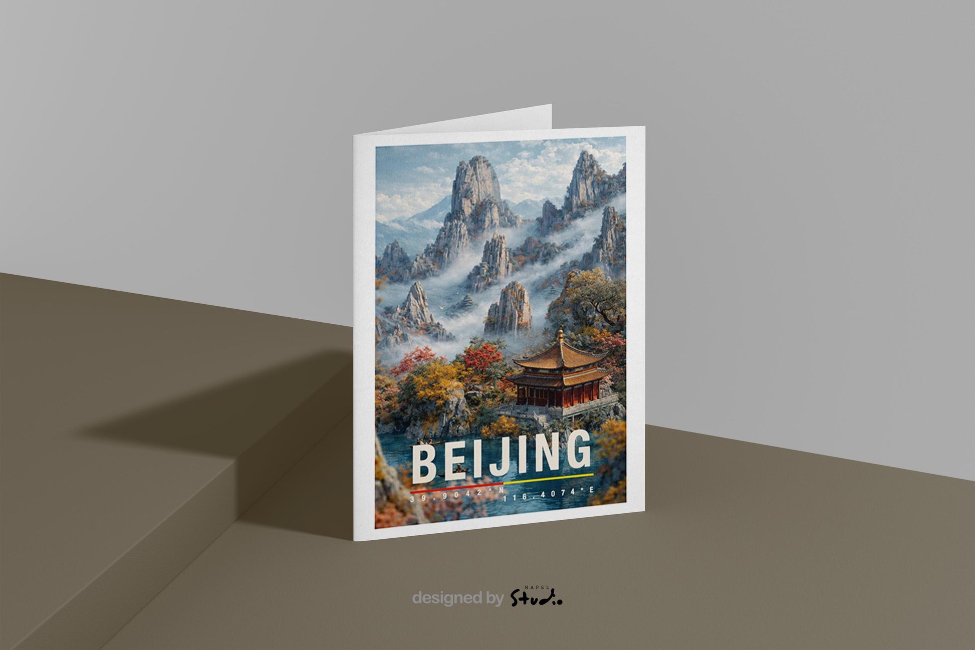 Detailreiche Grußkarte mit einer ruhigen Landschaft aus der Region Beijing. Ein traditioneller chinesischer Tempel liegt eingebettet zwischen Bergen, Nebel und herbstlichen Farben. Die Illustration strahlt Harmonie, Naturverbundenheit und kulturelle Tiefe aus. Ideal als Grußkarte für Asien-Reisende, Kulturinteressierte oder als besondere Karte mit spiritueller Stimmung.