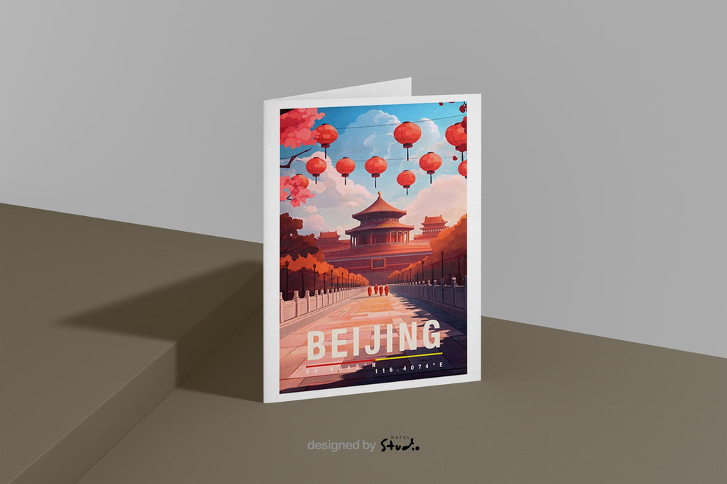 Stimmungsvolle Grußkarte mit einer traditionellen Szene aus Beijing. Rote Laternen hängen über einem breiten Weg, der zu klassischer chinesischer Architektur führt. Warme Farben und klare Linien vermitteln Festlichkeit, Kultur und Geschichte. Diese Karte eignet sich perfekt als Reisegrußkarte, Kulturkarte oder als stilvolle Grußkarte mit asiatischem Flair.