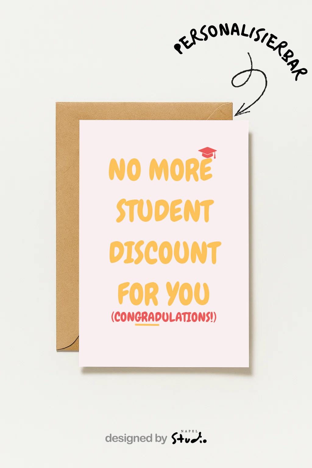 Moderne Grußkarte mit hellem Hintergrund und dem Text „No more student discount for you (Congratulations!)“. Eine kleine Abschlusskappe ergänzt das Design. Die Karte ist ideal als witzige Glückwunschkarte zum Studienabschluss, zur Graduation oder zum Ende der Ausbildungszeit.