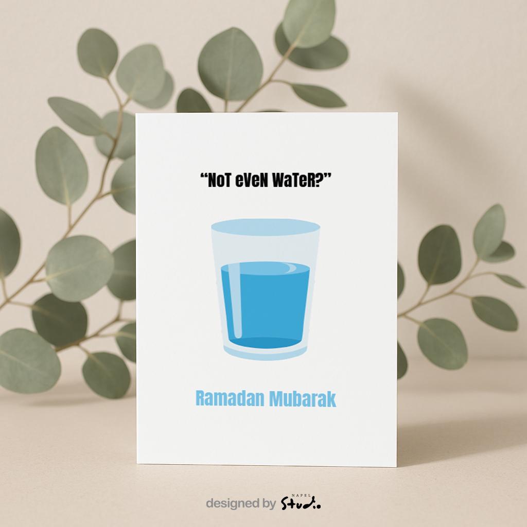 Minimalistische Grußkarte mit einem Glas Wasser und dem Text „Not even water?“ sowie „Ramadan Mubarak“. Die Karte kombiniert Humor mit einer respektvollen Ramadan-Botschaft und eignet sich ideal als moderne Grußkarte für Freunde, Familie oder Kollegen während des Fastenmonats.
