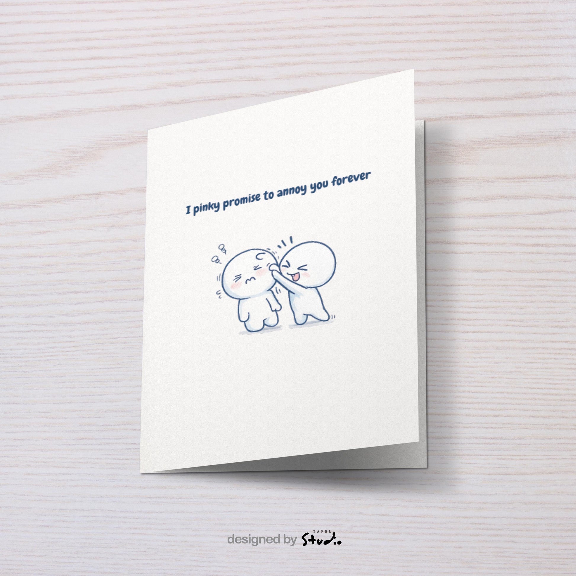 Niedliche Illustration einer süßen Grußkarte mit zwei minimalistischen Figuren, die sich am kleinen Finger berühren und ein Pinky Promise machen. Über der Illustration steht der Text „I pinky promise to annoy you forever“. Die Karte kombiniert Humor und Liebe und eignet sich perfekt als Liebeskarte für Paare, als Karte für Freundin oder Freund, für Jahrestag, Valentinstag oder als witzige Grußkarte für den Partner.
