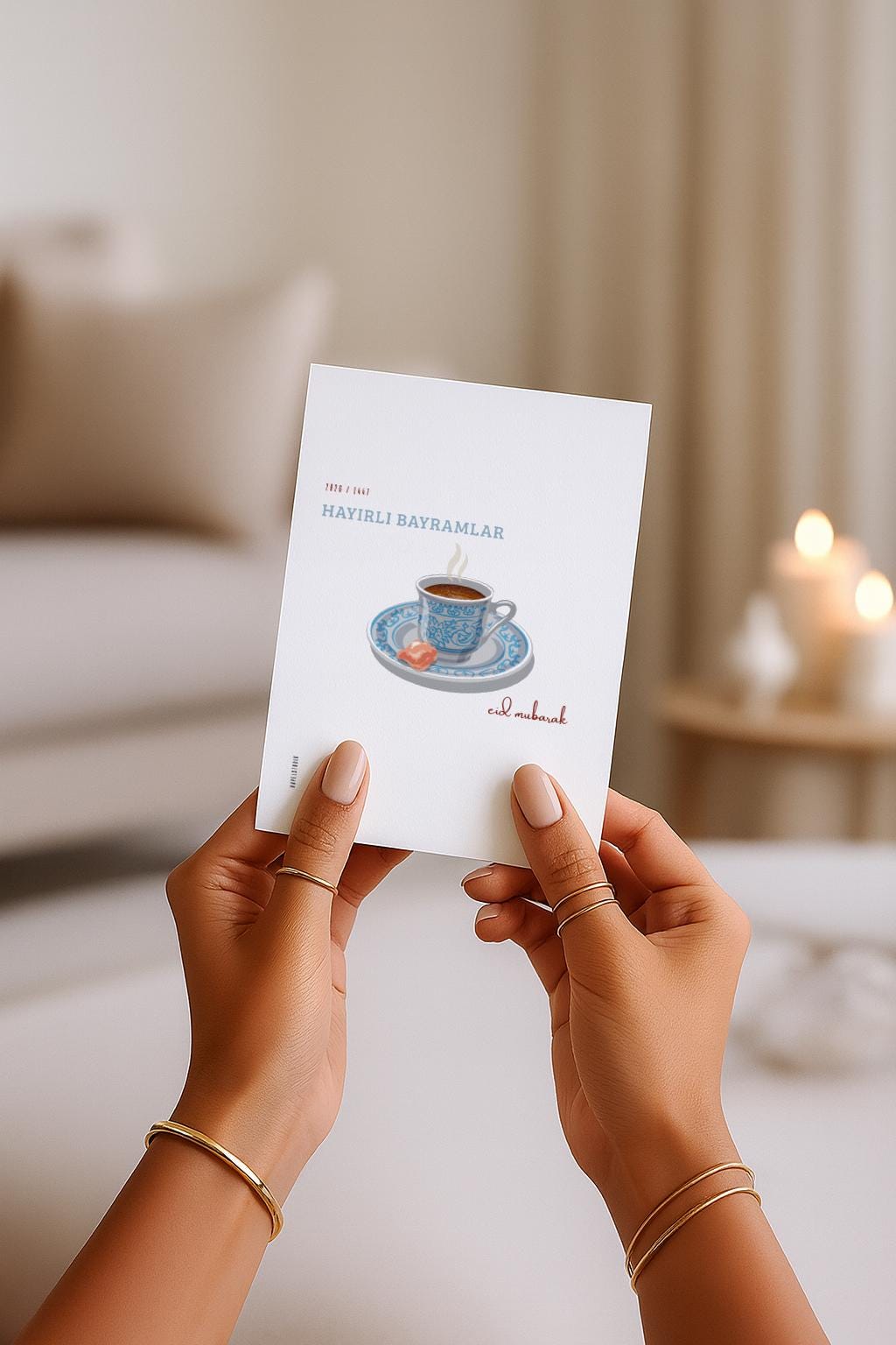 Hayirli Bayramlar Karte | Minimalistische Eid Grußkarte mit türkischer Kaffeetasse und Lokum