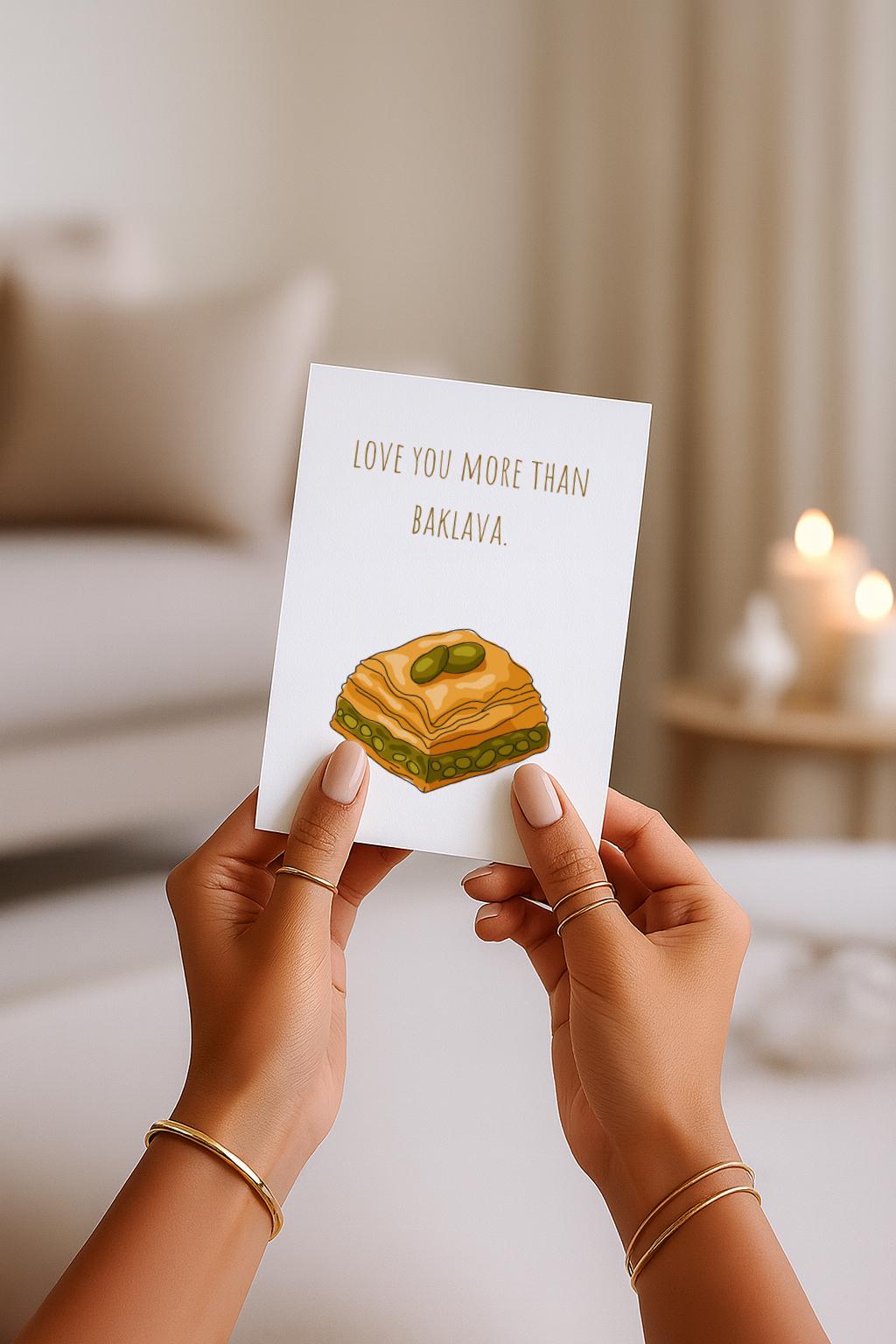 Love You More Than Baklava Grußkarte | Lustige türkische Liebeskarte mit Food Motiv